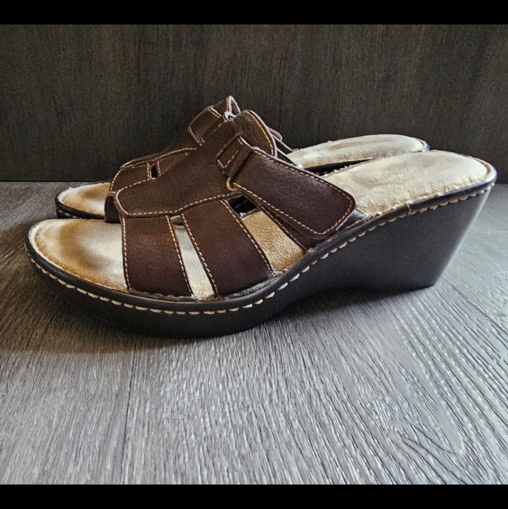 *Easy Spirit Wedge Sandals*